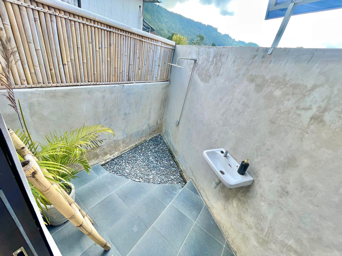 Bathroom 18