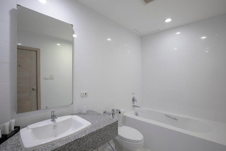 Bathroom 9