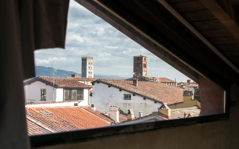 Others 5, The Artist's Loft, Lucca