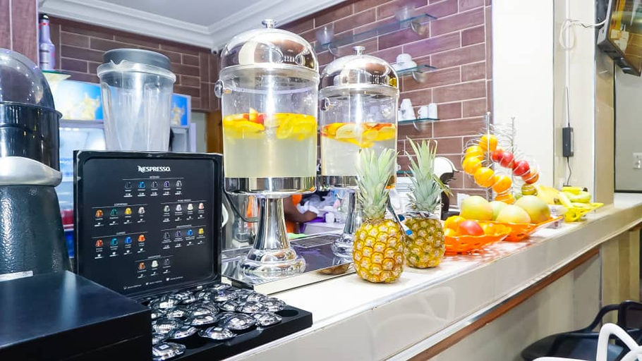 Food & Drinks 5, Hotel Darou Khoudoss, Dakar