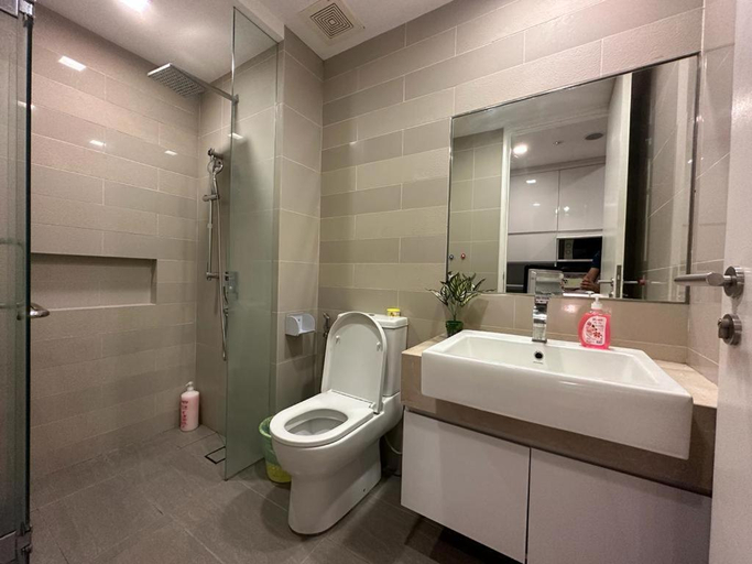 Bathroom 2, ONE@BUKIT CEYLON HOTEL SUITES, Kuala Lumpur