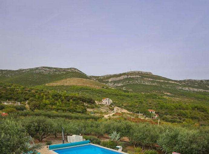 Sport & Beauty 5, Exclusive Elegant Villa With Pool in Kastel Novi, Kaštela