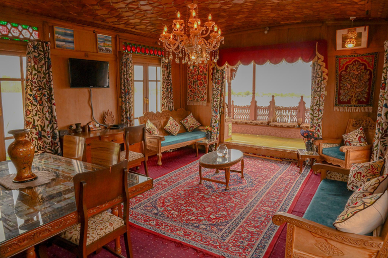 Public Area 4, Golden Flower Heritage Houseboat, Srinagar