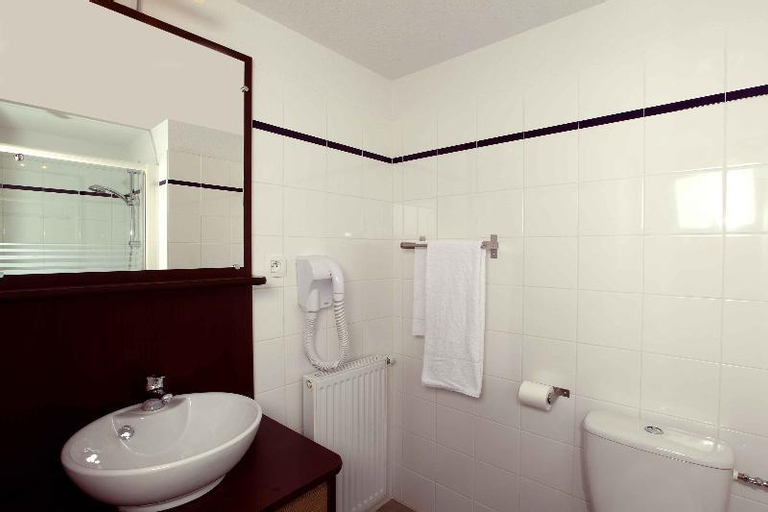 Bathroom 7