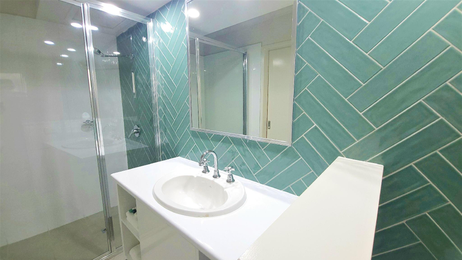 Bathroom 28