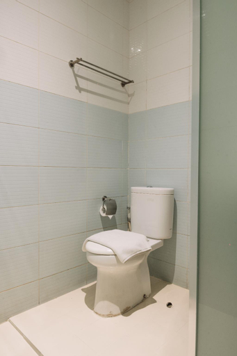 Bathroom 13