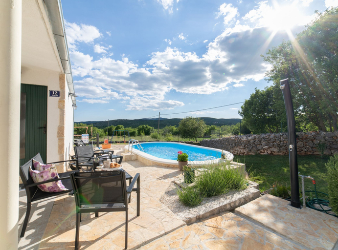 Sport & Beauty 4, Serene Retreat Holiday Home With Pool, Klis