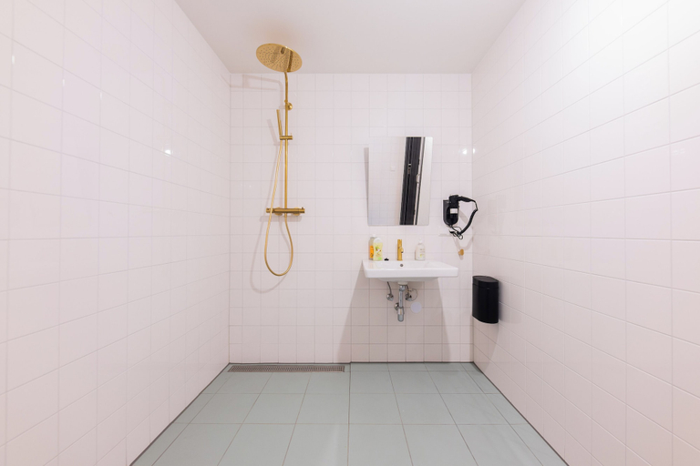 Bathroom 3, Alphabet Apartments Brede Hilledijk, Rotterdam