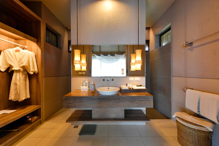 Bathroom 4