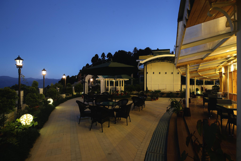 Exterior & Views