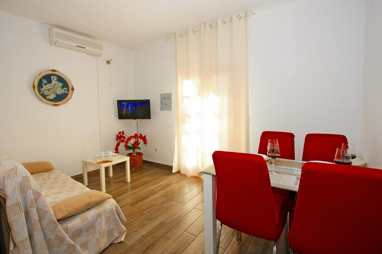 1, Apartments Omo 1, Supetar