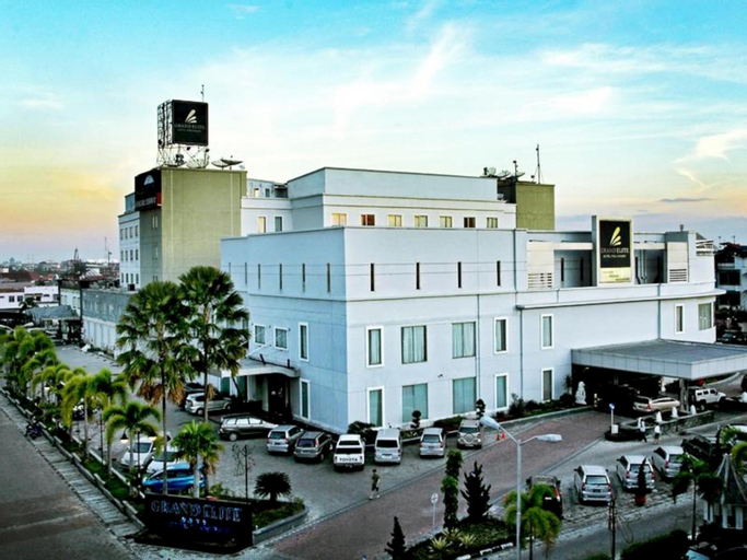 Exterior & Views 28