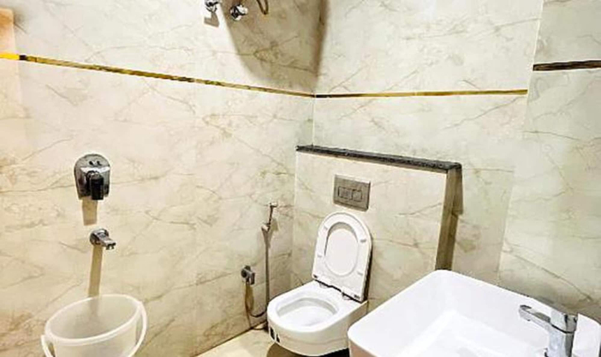 Bathroom 3, Fabhotel Sky Heights, Dehradun