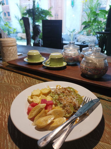 Food & Drinks 5, Vin vin, Gianyar