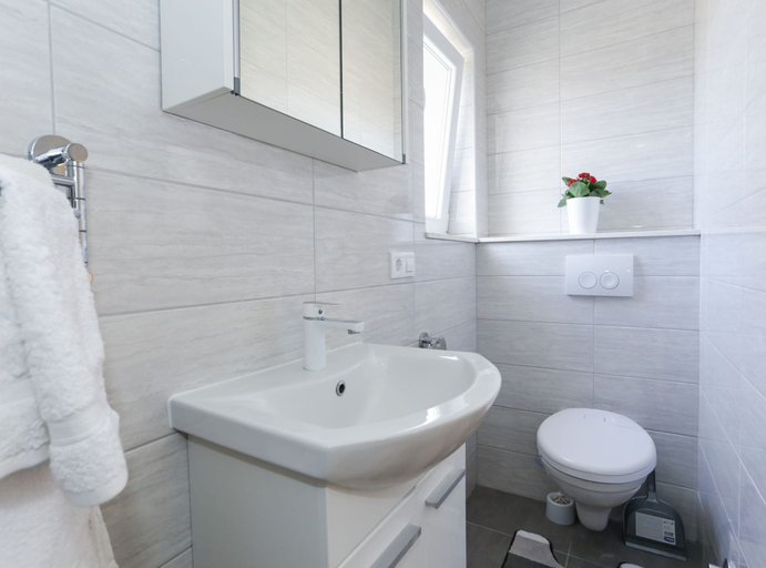 Bathroom 4, Elegant Oasis Vinisce Villa With Pool, Marina