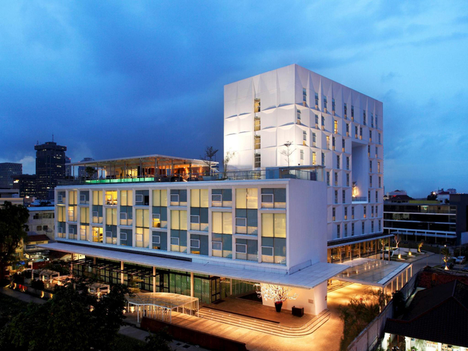 Exterior 3