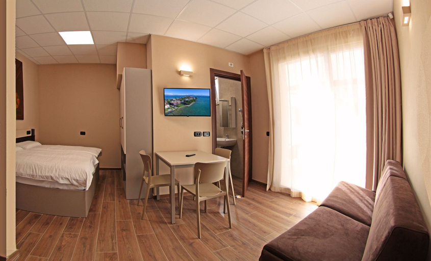 Bedroom 4, Villa Canneto dep.Smeraldo, Brescia