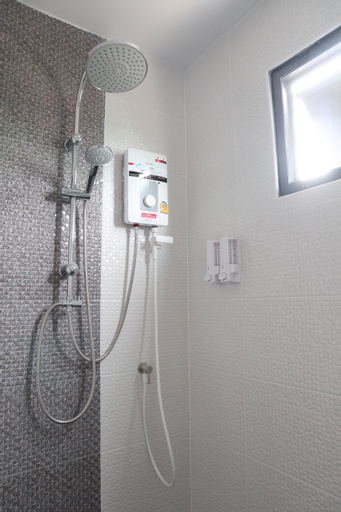 Bathroom 8