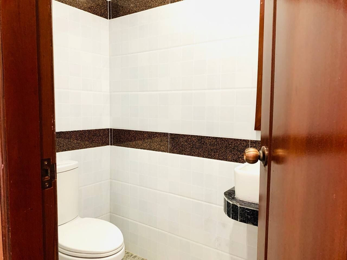 Bathroom 3, The Cozy Corner-Budget Hotel, Kampot