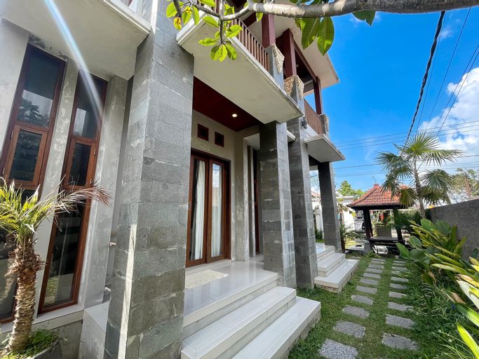 Exterior 13