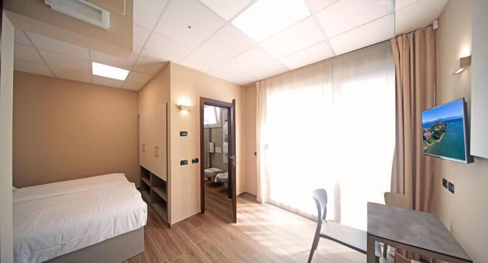 Bedroom 3, Villa Canneto dep.Smeraldo, Brescia