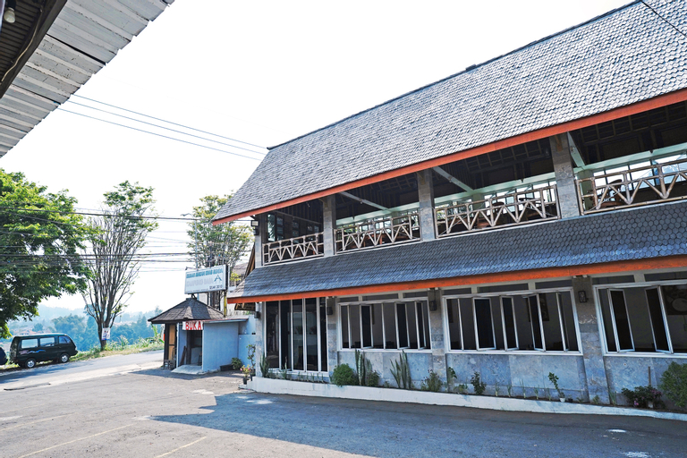 Exterior & Views 28