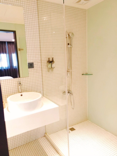 Bathroom 12