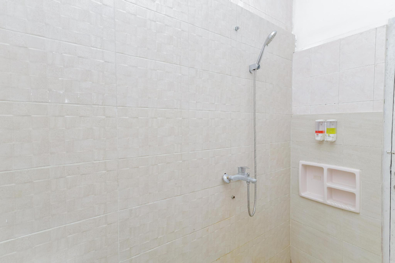 Bathroom 11