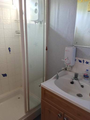 Bathroom 3, Tranquilo cabanas, Carmarthenshire