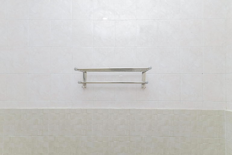 Bathroom 12