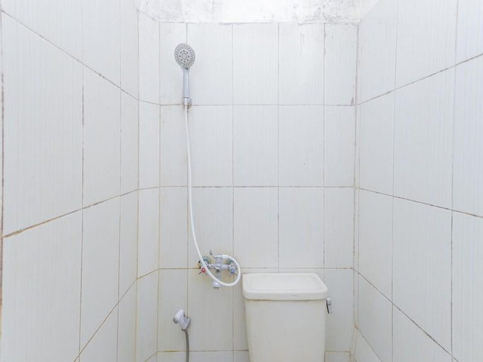 Bathroom 10