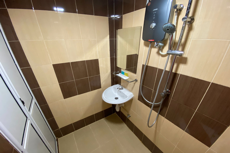 Bathroom 11