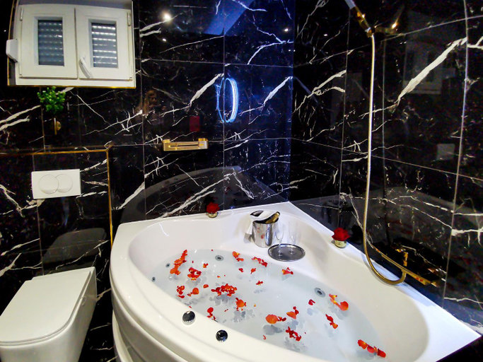 Bathroom 2, Luxury Villa Impossible, Marina