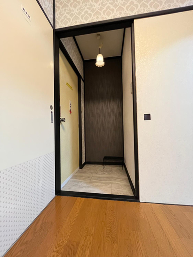 Others 4, Lucky Hotel