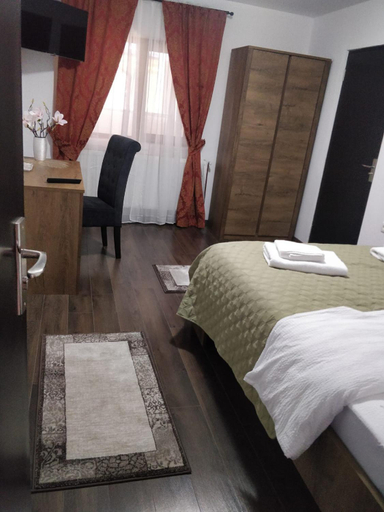 Others 5, Casa Marina, Calimanesti