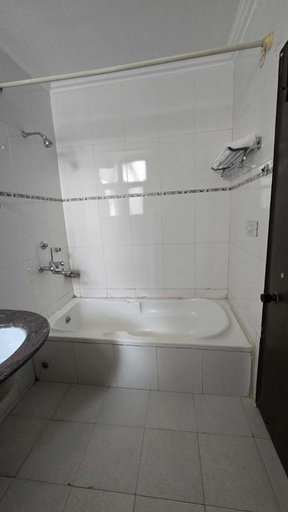 Bathroom 3, Kenwood Resort, Solan