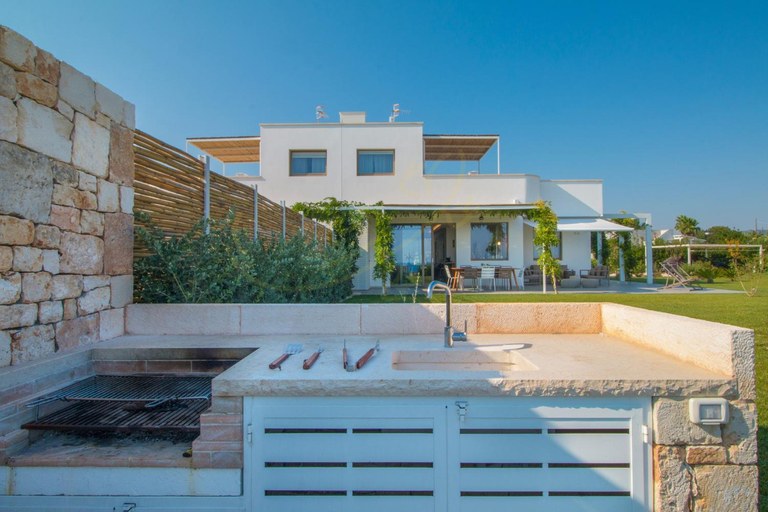 Sport & Beauty 2, TD Villa Ponente Luxury Villa with Sea View Pool, Bari