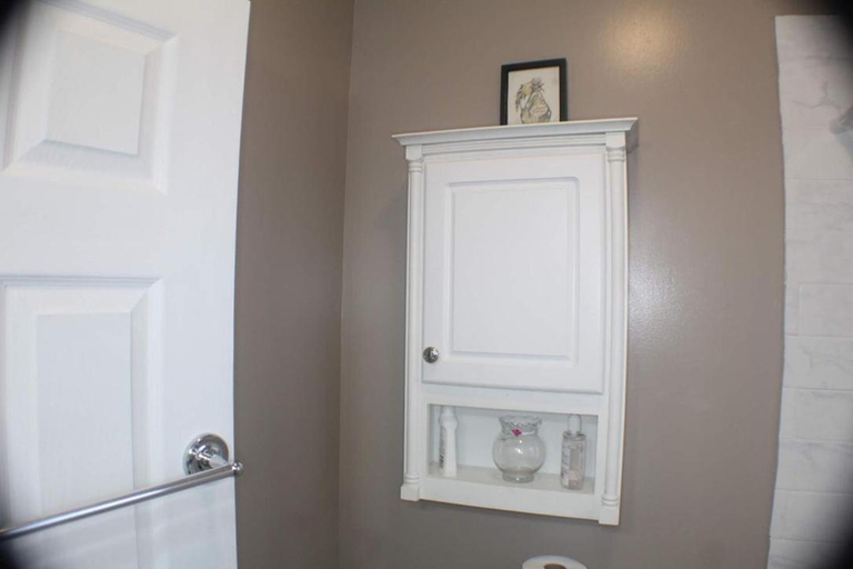 Bathroom 5, West End Haven, Hartford