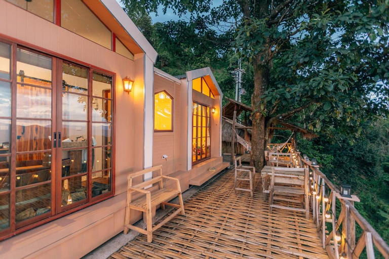 Tiny House w/Hot tub Included Breakfast & Dinner, Mae Suai