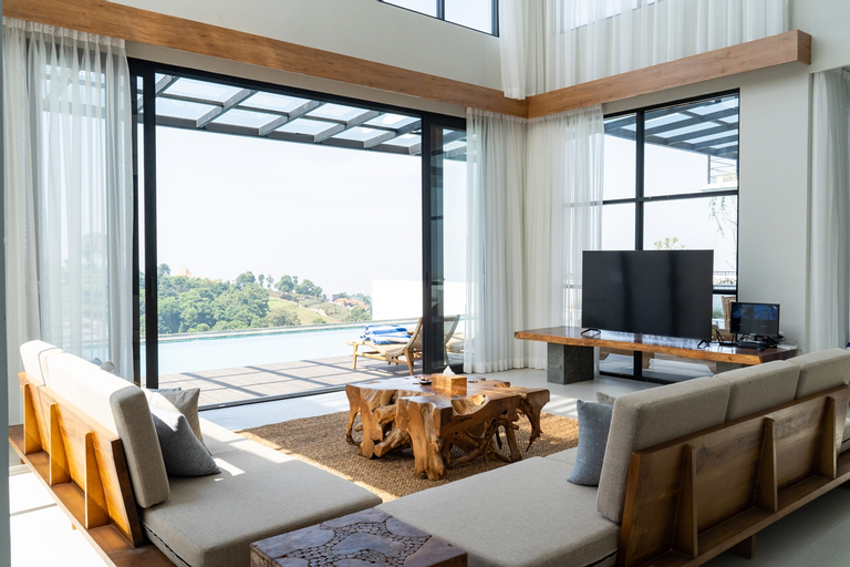 Bedroom 2, Beverly Hill Mountain City View Villa 8 bedrooms with a private heated swimming pool and a movie room, Bandung