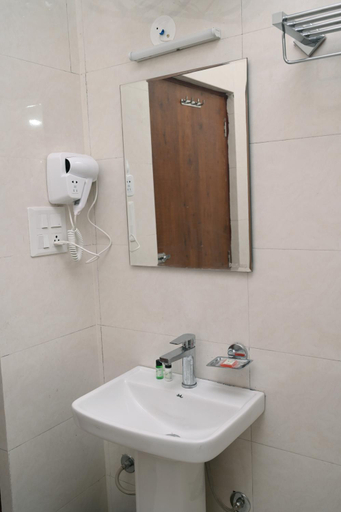 Bathroom 4, Hotel Singla Residency, Kangra
