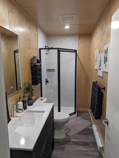 Bathroom 3, Rocky Valley Resort, Powell River