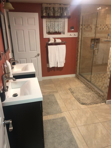 Bedroom 5, Plush garden level apartment near Stowe, Lamoille