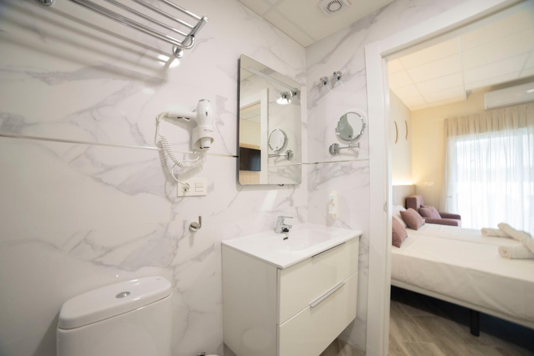 Bathroom 3, Hostal Altea Karma, Alicante
