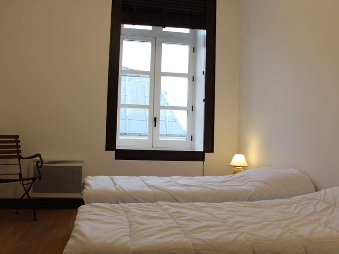 Bedroom 2, Appartement 3 pieces avec cuisine equipee, TV, et parquet massif a Rochefort - FR-1-246B-462, Charente-Maritime