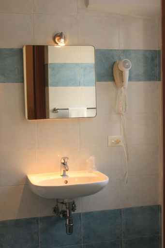 Bathroom 11