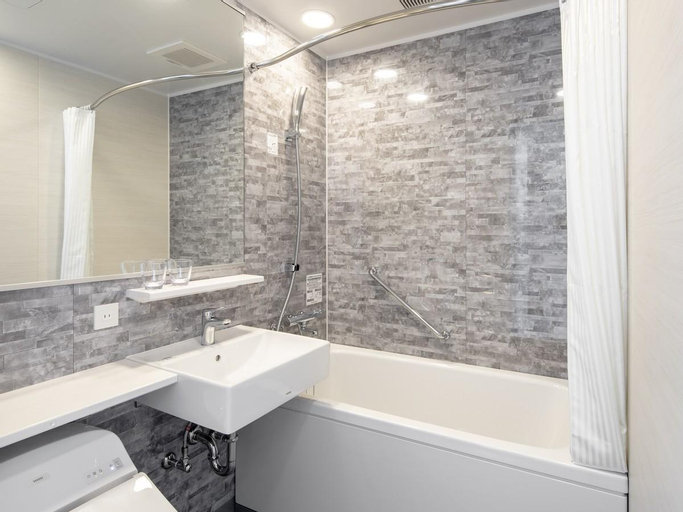 Bathroom 26