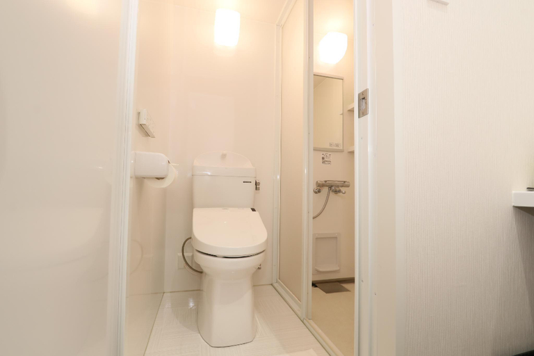Bathroom 12