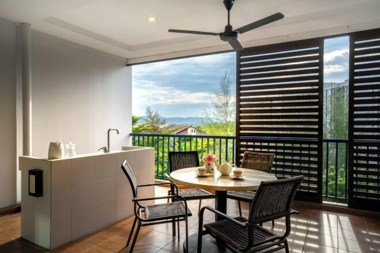 Dining Room 15