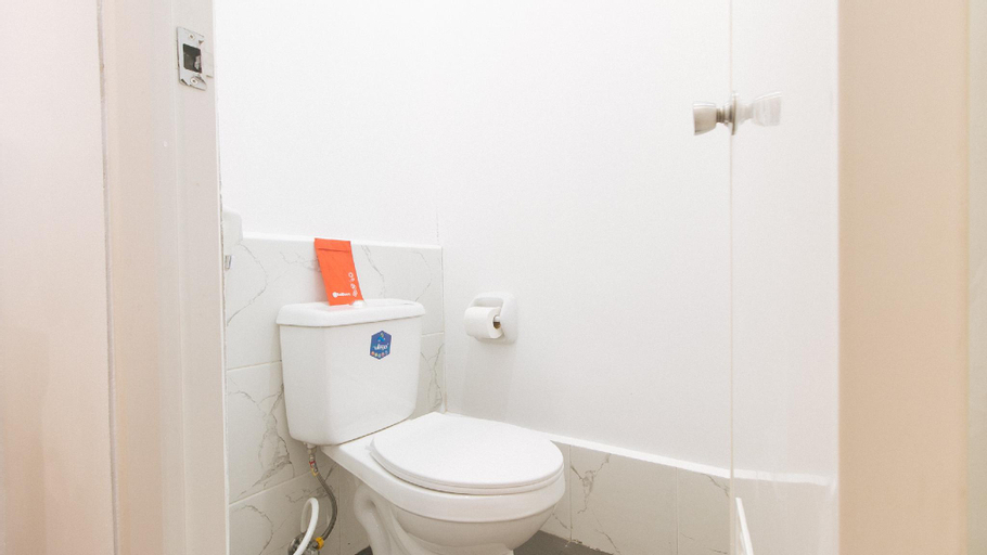 Bathroom 18
